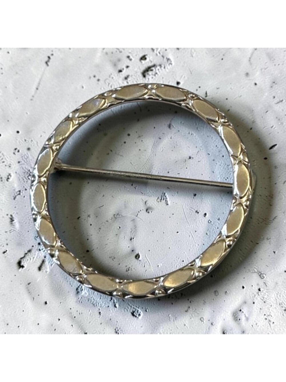 Sterling Silver Open Wreath Brooch Lightweight 2.7 Grams With Textured Design